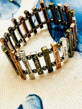 “Affirmations” Metallic Bar Array stretch bracelet 💛